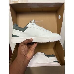 On Running THE ROGER Advantage Men’s 10.5 White Green Sneakers New in Box